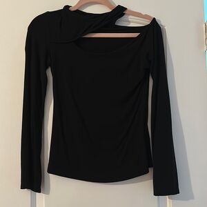Black cut out top 💕